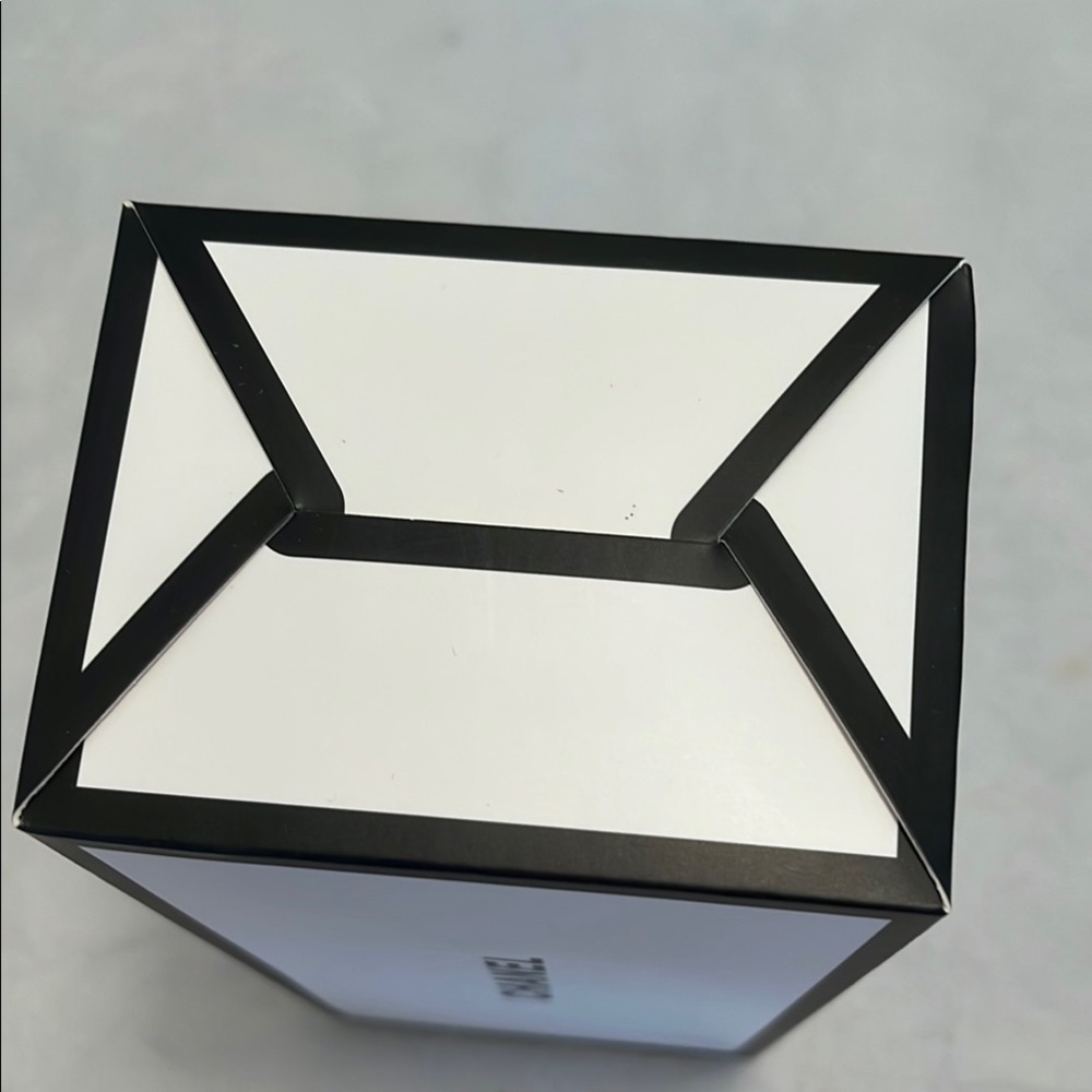 CHANEL Monochrome Storage Box - Picture 5 of 8